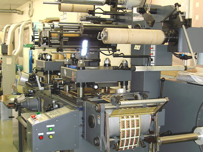 箔押し・ラミネート抜き加工機